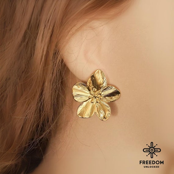Large Flower Stud Earrings, Gold and Silver, Statement Floral Earrings for Women, Bold and Lightweight Design, Perfect for Gift Giving