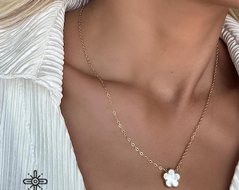Vintage-Style Five-Leaf Clover Necklace, Perfect Gift with a Good Luck Charm, Elegant Double-Sided Design