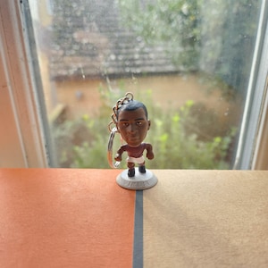 Retro Patrick Vieira Keyring, Arsenal 2005 Home Kit