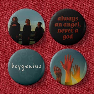 Insignia de Boygenius, el juego de discos Julien Baker, Phoebe Bridgers, Lucy Dacus, siempre un ángel, nunca un dios, botón azul verdadero, 25 mm, 1 pulgada
