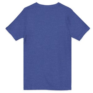 Puede incluir: Una camiseta de manga corta en un color azul real jaspeado s&oacute;lido. La prenda presenta un cuello redondo cl&aacute;sico y un dobladillo recto, mostrando un dise&ntilde;o simple y sin adornos con una textura de tela consistente en toda la pieza.