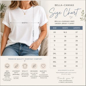 Puede incluir: Una tabla de tallas para la camiseta unisex de punto Bella+Canvas 3001 blanca, que muestra medidas de ancho y largo en pulgadas desde XS hasta 5XL, junto con detalles del producto sobre la composici&oacute;n de algod&oacute;n 100% Airlume peinado.