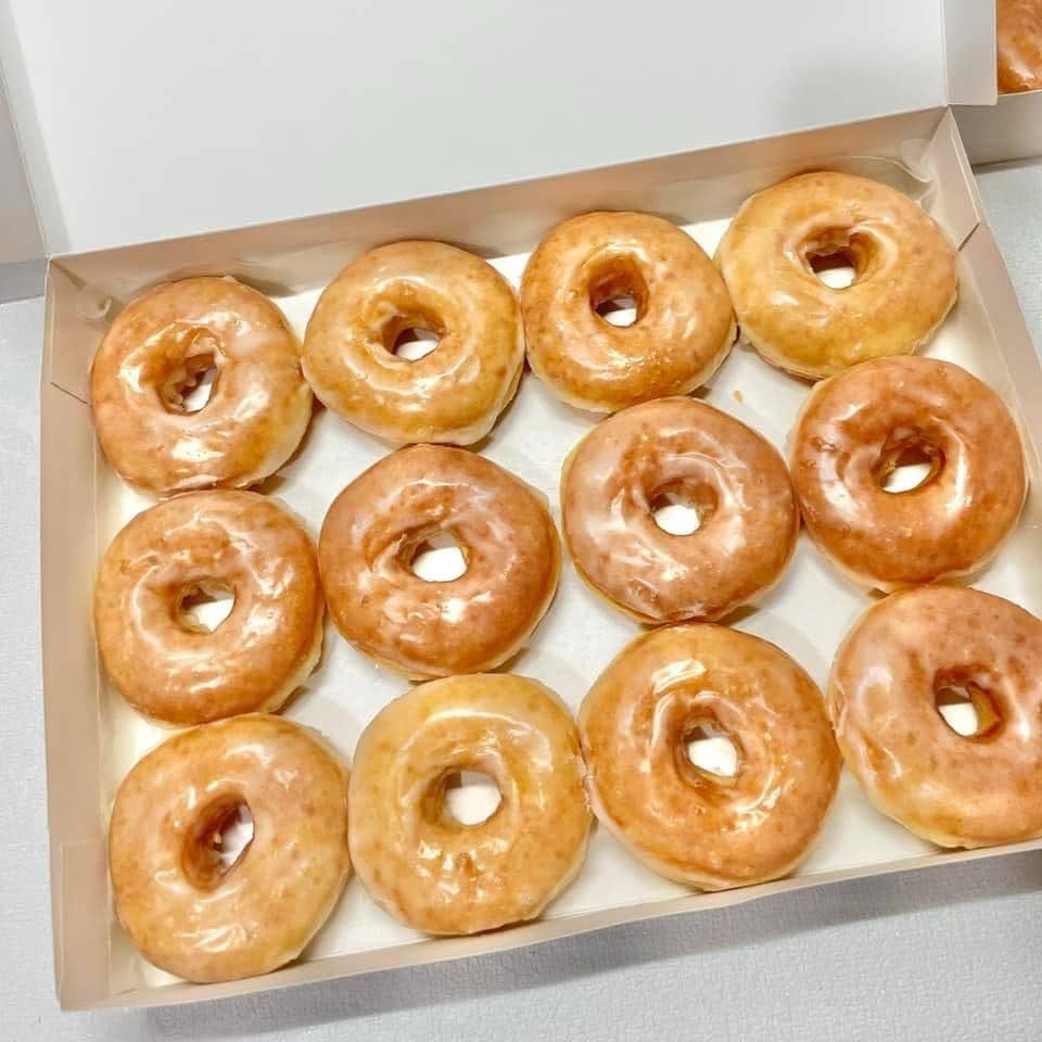 Donut Recipe for Classic Glazed Yeast Raised Doughnuts Bakery Donuts ...