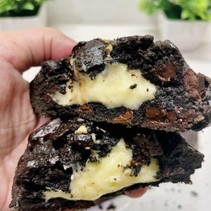 Recept voor Midnight Bliss Double Chocolate Chunk Cookie Roomkaas Gevulde Gourmet Cookies Bakkerij Dik gevuld koekje Recept
