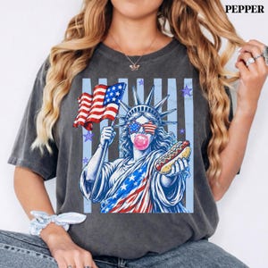 Patriotic kids tee with fun USA Statue of Liberty bubble gum graphic.