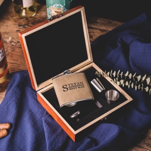 Personalisierte Flasche Set mit Geschenkbox aus Holz, Trauzeugen Geschenke, Bräutigam Geschenke, Trauzeuge Geschenk, Junggesellenabschied Geschenk für Männer, Geburtstagsgeschenk für Ihn