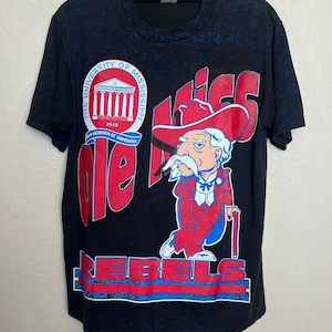 Jerzees Vintage UM Ole Miss Rebels AOP Short Sleeve T-Shirt Size Medium