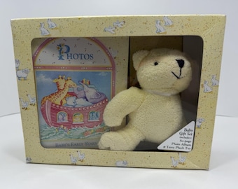 C.R. Gibson "Baby's Early Years" Gift Set 80 page Photo Album, Plush Vintage 90s