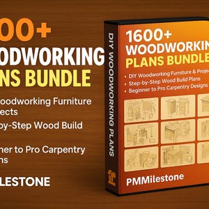 Può includere: Un pacchetto di oltre 1600 progetti di falegnameria. La copertina presenta il testo "1600+ Woodworking Plans Bundle" con elenchi puntati che elencano progetti di mobili fai-da-te, piani di costruzione del legno passo-passo e progetti di carpenteria da principiante a professionista. Il marchio è PMMilestone.