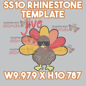 Puede incluir: Un diseño de plantilla de pedrería con un pavo con cola colorida. El diseño incluye el texto "SS10 RHINESTONE TEMPLATE" y las dimensiones W25.39 x H27.39 cm. También se incluye la palabra "give".