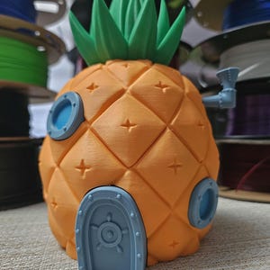 SpongeBob Pineapple Magic The Gathering Commander deck box