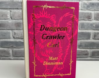 Dungeon Crawler Carl de Matt Dinniman ~ Diseño de Princesa Donut ~ Libro encuadernado, tapa dura ~ Hecho a mano, diseño original