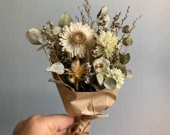 MINI Everlasting Daisy Bouquet: Seasonal Dried Native Australian Wildflowers, Naturally Dried & Locally Grown, Comes in 5 colours
