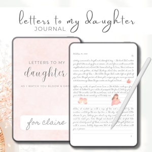 Puede incluir: Un diario rosa titulado "Cartas a mi hija" con texto manuscrito y una tableta digital que muestra una carta manuscrita. Un lápiz óptico blanco descansa sobre la tableta. La portada del diario dice "Cartas a mi hija mientras te veo florecer y crecer" y "para claire".