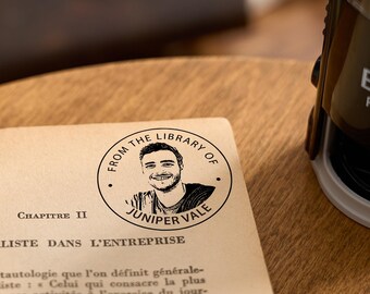 Personalized Bookplate Stamp – 9 Designs, Custom Portrait Ex Libris Rubber Stamp for Book Lovers, Personal Collection, Literary Gifts, 40mm