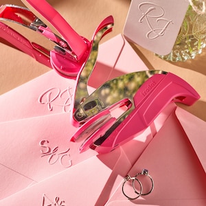 Embosseuse pour faire-part de mariage – Monogramme personnalisé, sceau personnalisé, papeterie de mariage, cadeau pour les jeunes mariés, tampon Forever Love