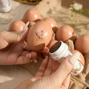 Custom Egg Stamp – Personalized Name, 18mm Diameter, Eco-Friendly & Sustainable Ink, 36 Designs, Farm Fresh Stempel, Gift for Farmers