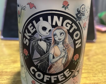 Taza de café esmerilado de 473 ml con asa de Skellington Coffee: adorable taza de café helado de Halloween con esqueleto espeluznante, inspirada en Jack