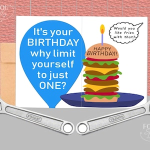 Puede incluir: Una tarjeta de cumpleaños con una hamburguesa de dibujos animados y el texto "It's your BIRTHDAY why limit yourself to just ONE?" y "HAPPY BIRTHAY!". Incluye un bocadillo que dice "Would you like fries with that?" y dos llaves ajustables.