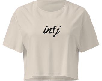 Weißes INFJ-Crop-Top, kurzes T-Shirt mit Schreibschrift-Persönlichkeitstyp, MBTI-Geschenk für sie, minimalistisches Damen-Crop-Top