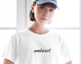 Ambivert Crop Top Weiß, Ambivert Cropped-T-Shirt mit geschwungenem Schriftzug, Geschenkidee für Introvertierte und Extrovertierte, Minimalistisches Damen-Crop-Top