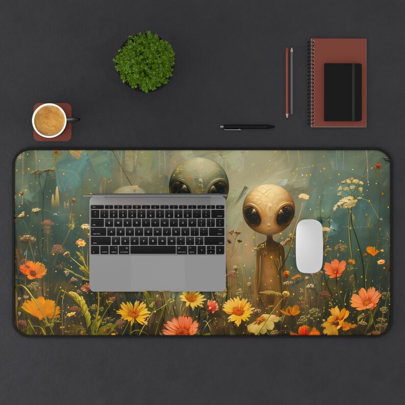 Vintage Alien Desk Mat, UFO Sci-fi, Laptop Desk Pad, Home Office, Desk ...