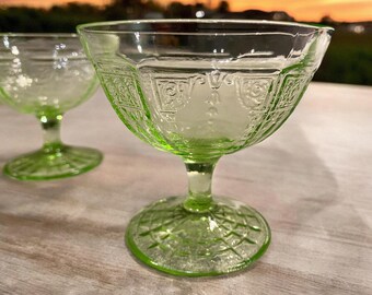 Vintage Uranium Champagne Glasses - Set of 4, Anchor Hocking Princess Champaign Glasses, Green Uranium, Glow in the Dark Glasses, 1930s