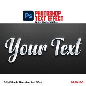 Puede incluir: Un efecto de texto 3D plateado con las palabras "Your Text" sobre un fondo gris oscuro. El texto está en una fuente cursiva y tiene un acabado metálico brillante. La imagen incluye el texto "Photoshop Text Effect" y "Easily Customisable".