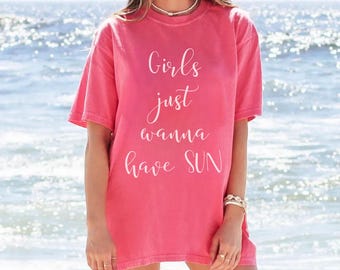 Maglietta da spiaggia, "Le ragazze vogliono solo prendere il sole", maglietta da spiaggia, abbigliamento con tipografia, maglietta estiva