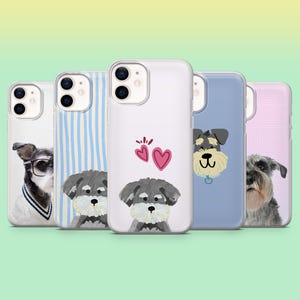 Könnte beinhalten: Fünf Handyhüllen mit Schnauzer-Hunde-Illustrationen. Die Hüllen haben verschiedene Designs, darunter Streifen, Herzen und Volltonfarben. Die Hüllen sind aus transparentem Kunststoff.