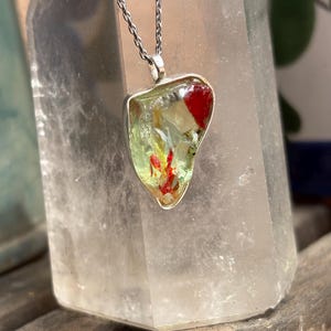 Colgante Andara cristal Templo de las Devas del Mt Shasta, elaborado y coronada con Plata de Ley, 7gramos. Cadena de Plata incluida