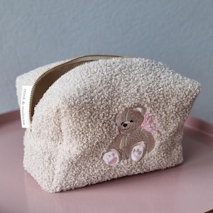 Trousse de maquillage brodée avec noeud, pochette à fermeture éclair coquette, pochette ours en peluche, cadeau de baby shower, joli cadeau de Noël pour elle