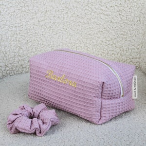 Waffel-Make-up-Tasche, Tasche mit Haargummi, benutzerdefinierte Namensstickerei, nachhaltige minimalistische Waffel-Kosmetiktasche, Brautjungfer Geschenke