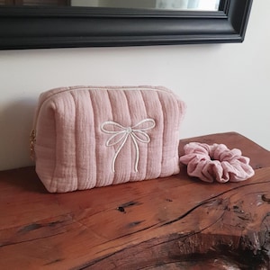 Trousse de maquillage matelassée en ruban, trousse de toilette coquette, jolie trousse de voyage, trousse à cosmétiques, pochette en coton, cadeau bestie de Noël,