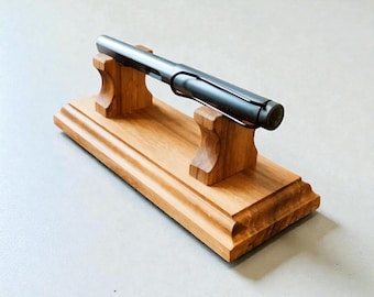 Handmade pen holder made of ash and oak: a minimalist organizer for your desk