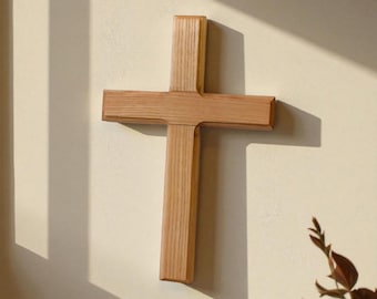 Cruz de pared de madera de fresno hecha a mano / Decoración de oración católica