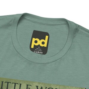 Little Women Book Cover T-Shirt, Louisa May Alcott Literature Shirt, Classic Reader Gift immagine 3