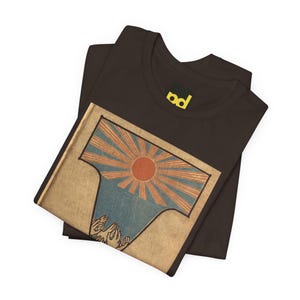 T-Shirt mit dem Buchcover von „Die eiserne Ferse“, Jack-London-Literatur-Shirt, Geschenkidee für einen Klassiker Bild 7