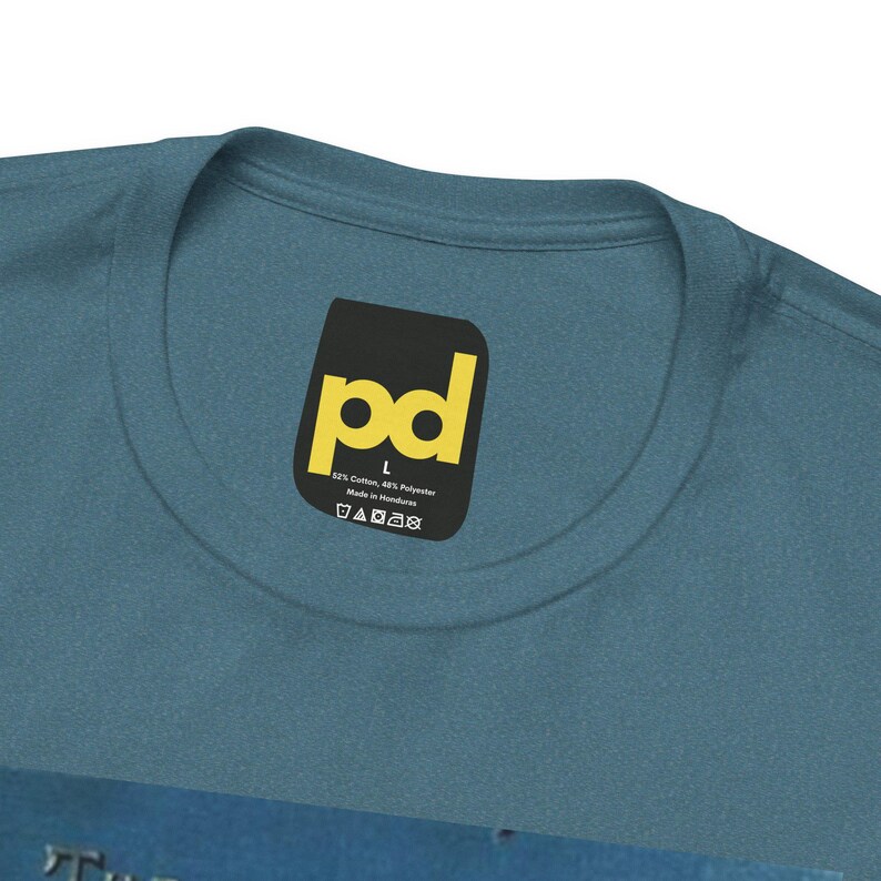Camiseta com a capa do livro As Aventuras de Sherlock Holmes, camiseta literária de Arthur Conan Doyle, presente para leitor. imagem 3