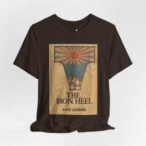 T-Shirt mit dem Buchcover von „Die eiserne Ferse“, Jack-London-Literatur-Shirt, Geschenkidee für einen Klassiker Bild 3
