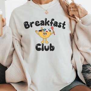 Frühstücksclub Ästhetische Boho Retro Vintage Grafik-T-Shirt | Retro Grafik T-Shirt | Grunge Hippie Boho Grafik | Comfort Colors T-Shirt |Lustig