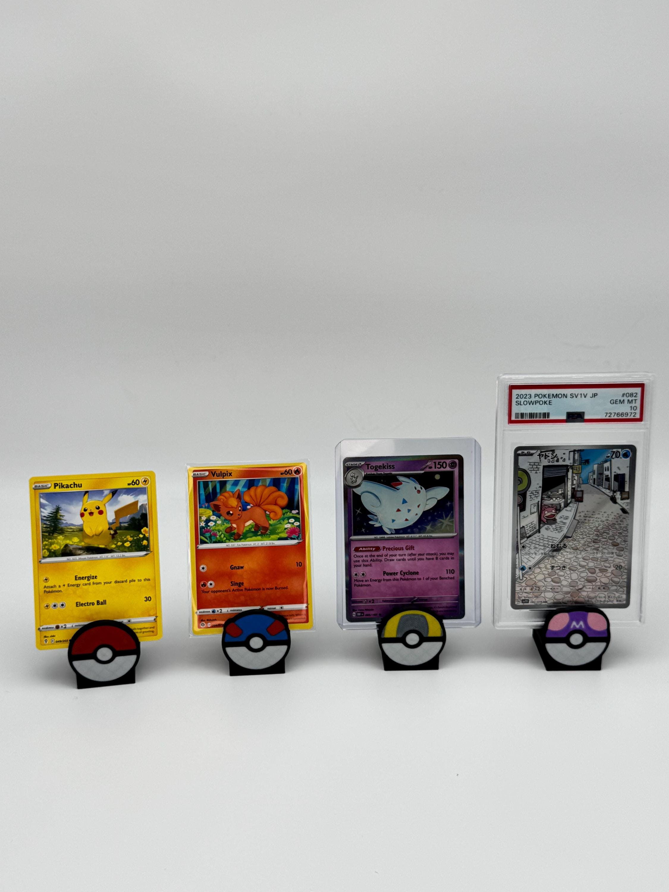 Pokemon Kartenständer - Pokeball - Vielseitige Vitrine für reguläre, umhüllte und abgestufte Karten