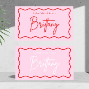 Brautparty Namensschild zum Ausdrucken | Hennen Party Namensschild | Canva Digitaler Download | Rot & Pinke gewellte Borte