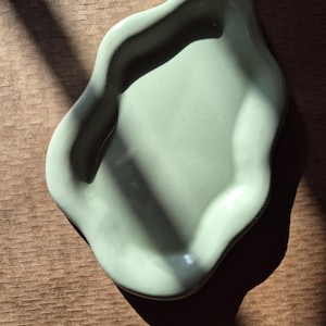 Bandeja para velas con forma de nube de matcha, organizador de posavasos para café, plato para anillos, jesmonite, regalo para mejor amiga, porta anillos de cumpleaños, regalo para el Día de la Madre