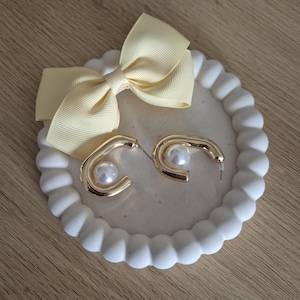 Vide-poches artisanal en jesmonite : organiseur de bijoux beige