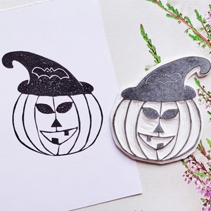 Rubberstempel Halloweenpompoen met heksenhoed – Spookachtige handgetekende stempel voor scrapbooking, knutselen, cadeaupapier, journaling en kaarten maken