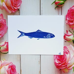 Art imprimé à la main poisson sardine - impression linogravure à partir d'un bloc sculpté à la main - art animalier botanique, scrapbooking, journalisation, carte d'invitation