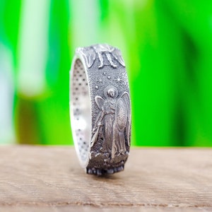 Anillo de San Miguel Arcángel, banda religiosa de plata de ley oxidada