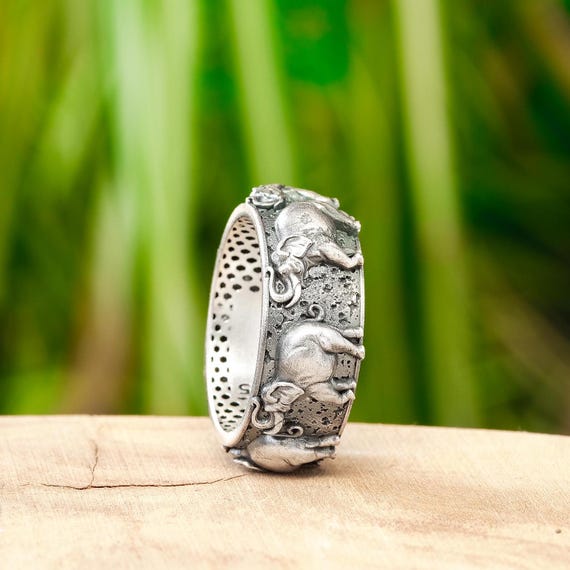 African inspired wedding rings | Beachweddingtips.com