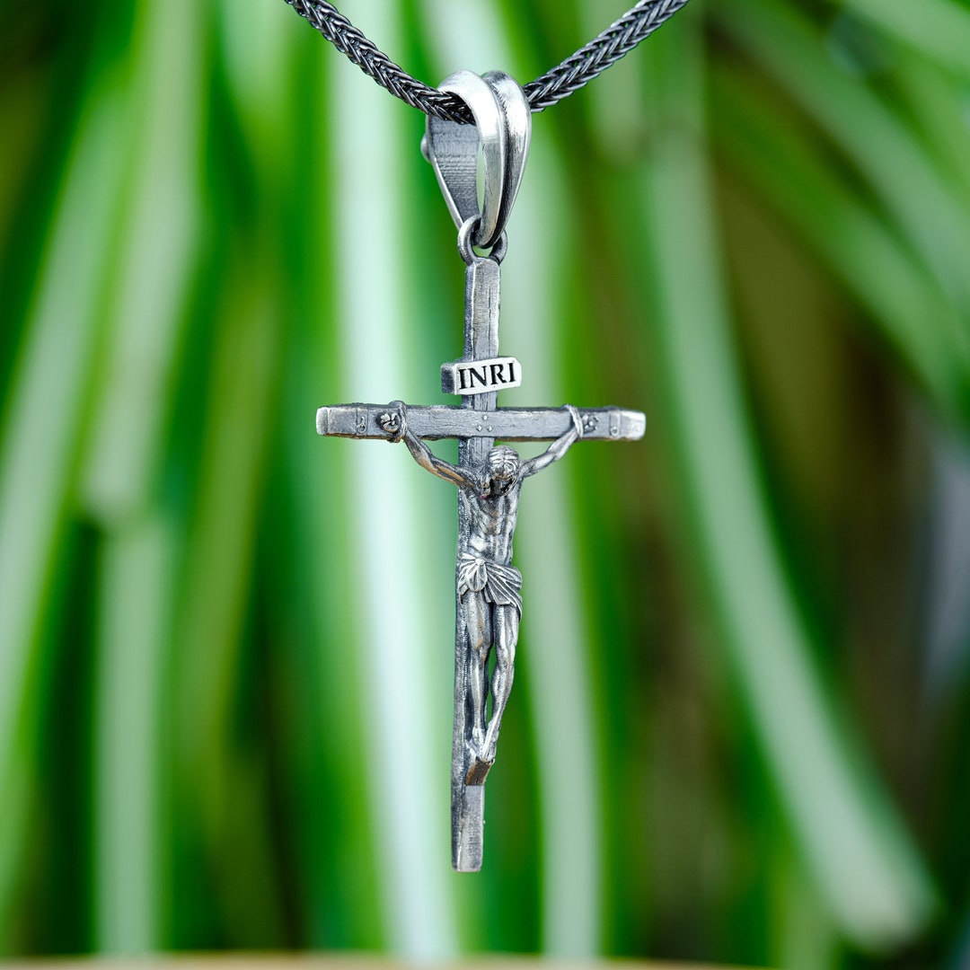 Collar De Amuleto Con Colgante De Cruz Católica De Plata De